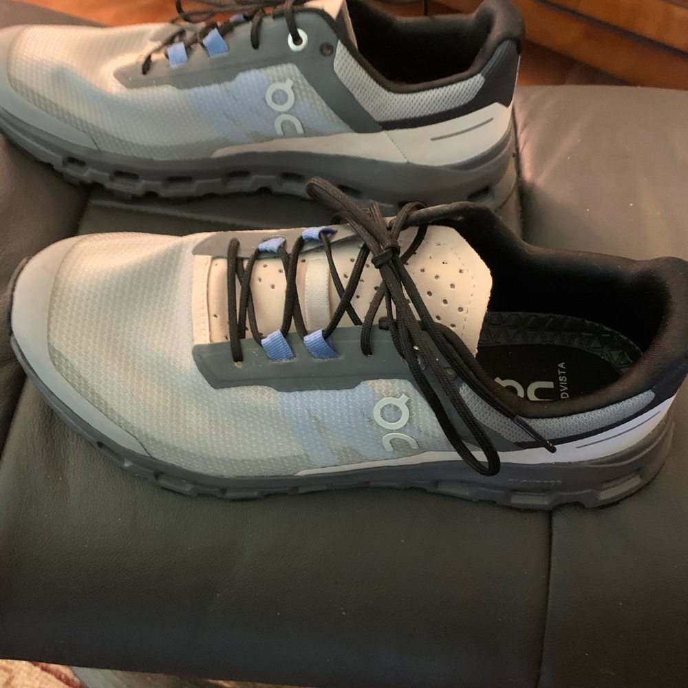 Women’s On Cloud Vista Trail Runner